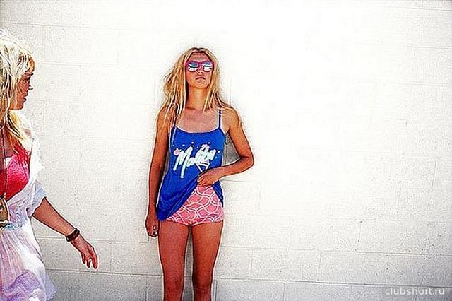 2560_womans-in-shorts-ru_41.jpg